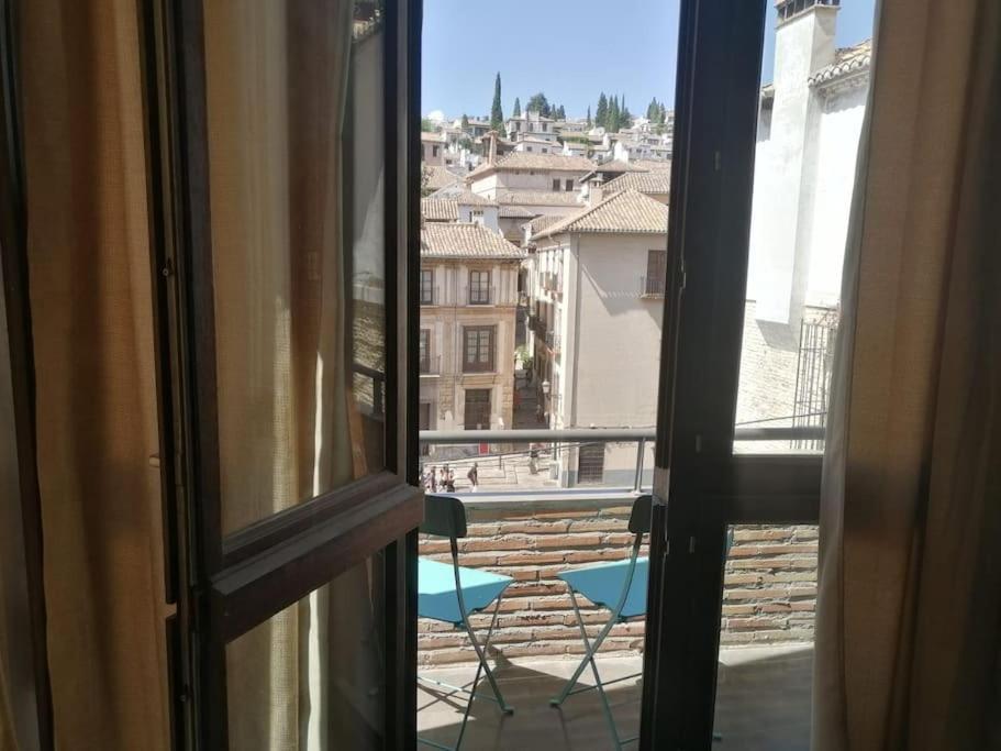 Cosy Flat W/ Beautiful Views And Cute Balcony Apartment *